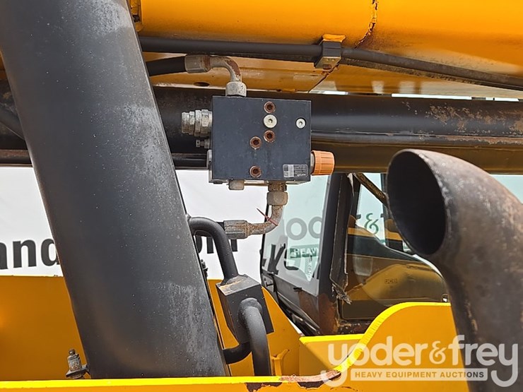 2017-jcb-510-56-image-38