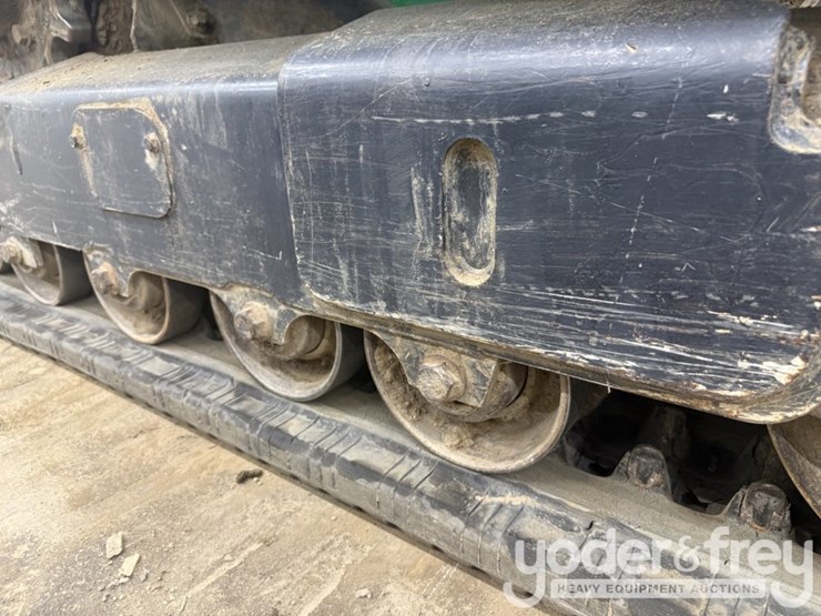 2019-deere-325g-image-24