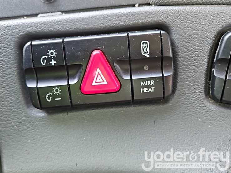 2019-freightliner-cascadia-125-image-37