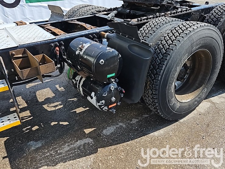 2017-freightliner-cascadia-113-image-8