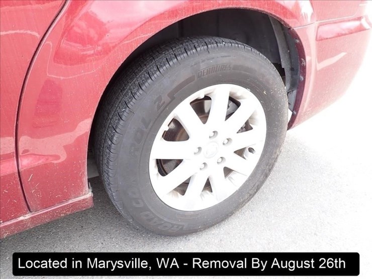 2014-chrysler-town-&-country-image-17