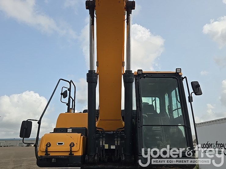 2018-hyundai-hx260l-image-25