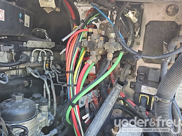 2019-freightliner-cascadia-125-image-26
