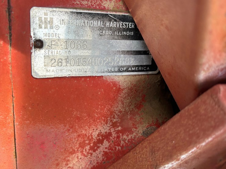 farmall-f1066-tractor-image-6