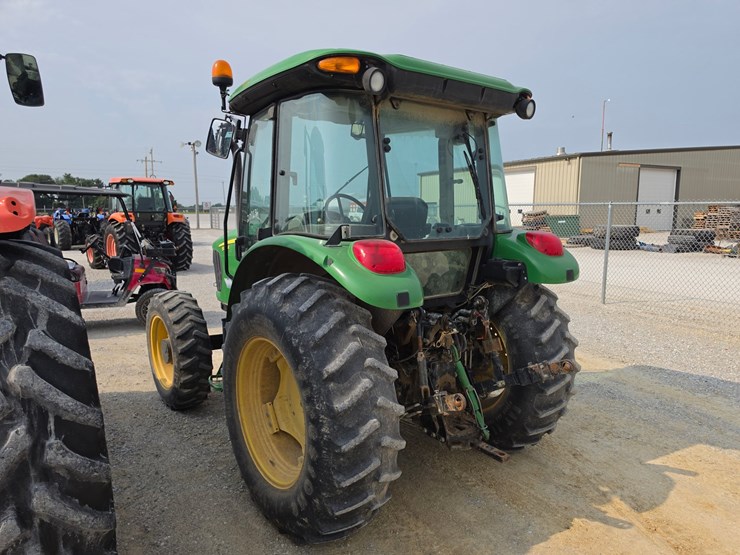 2010-john-deere-5083e-image-12