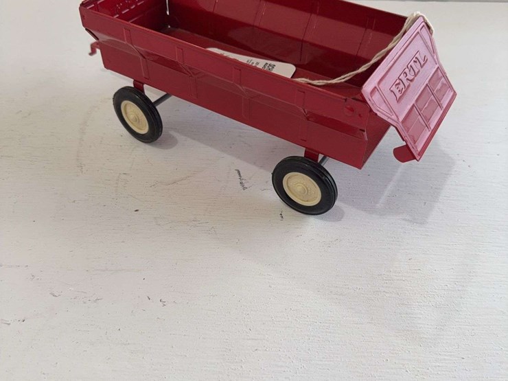 ertl-red-barge-wagon,-die-cast-metal,-1/16-scale-image-2