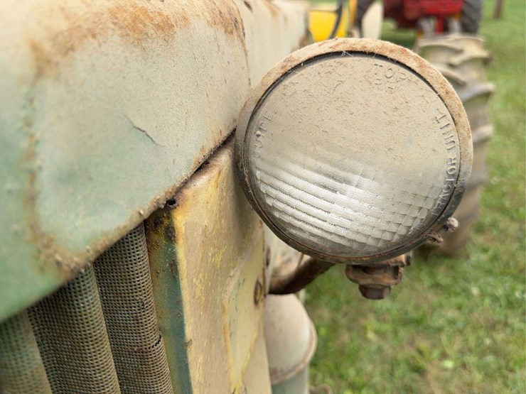 john-deere-320-image-11