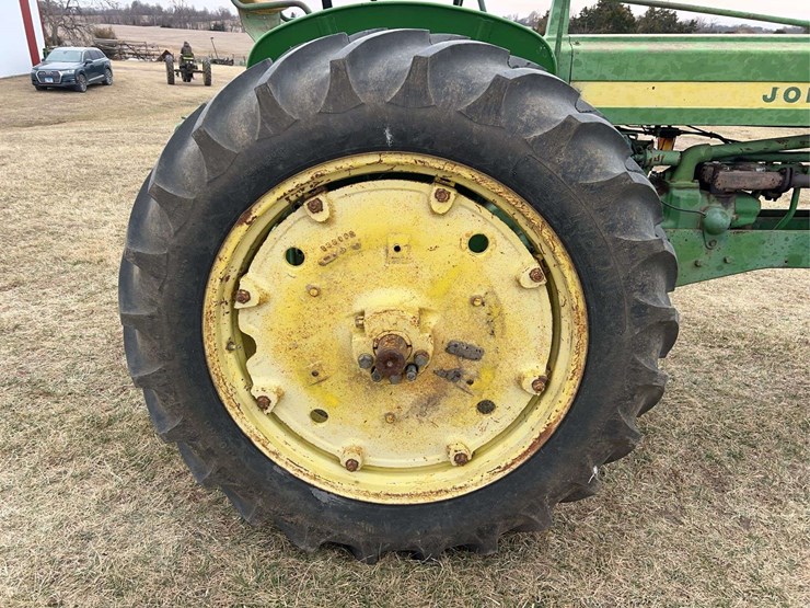 john-deere-520-image-33