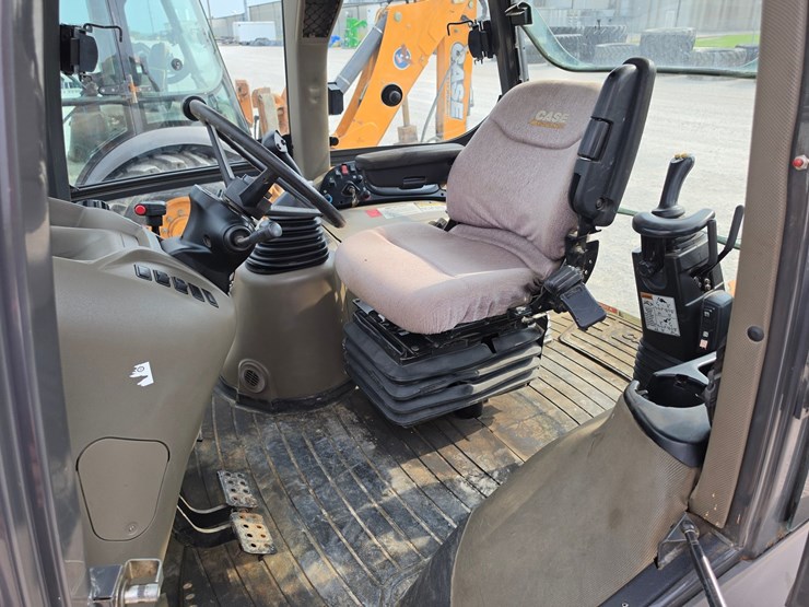 2015-case-580sn-image-9