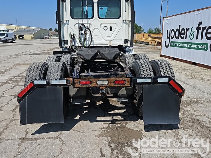 2019-freightliner-cascadia-125-image-17