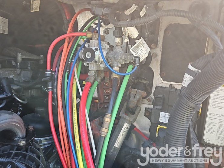 2017-freightliner-cascadia-113-image-26