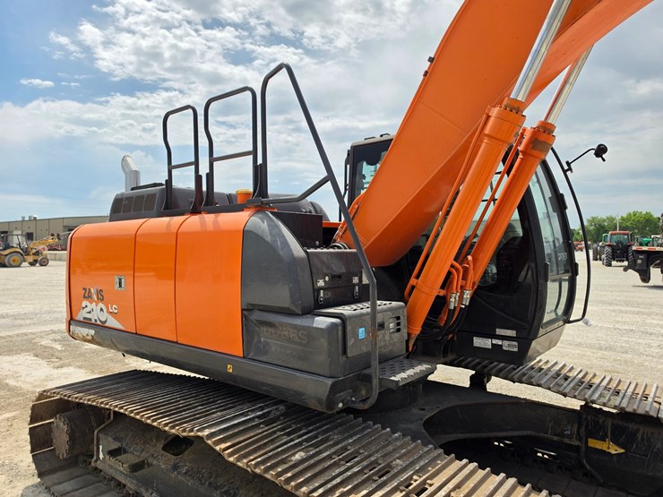 2021-hitachi-zx210-lc-6n-image-22