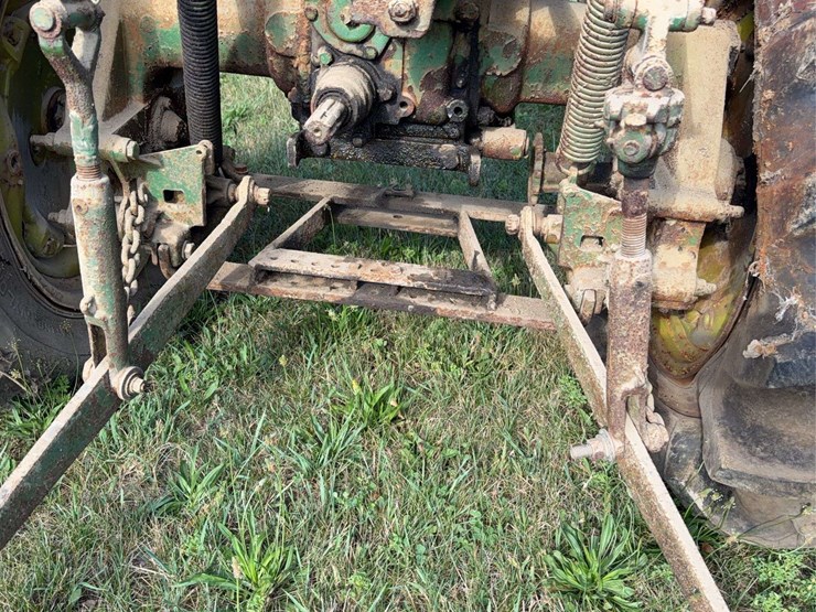 john-deere-330-image-36