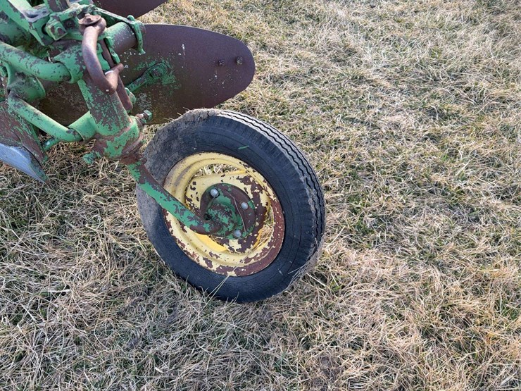 john-deere-pull-type-two-bottom-plow-image-37