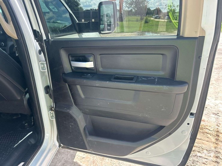 2019-dodge-2500-image-32