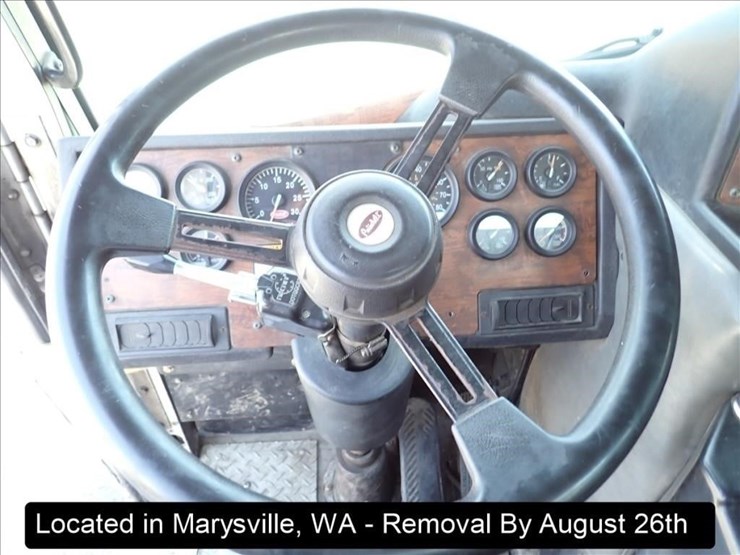 2007-peterbilt-320-image-14