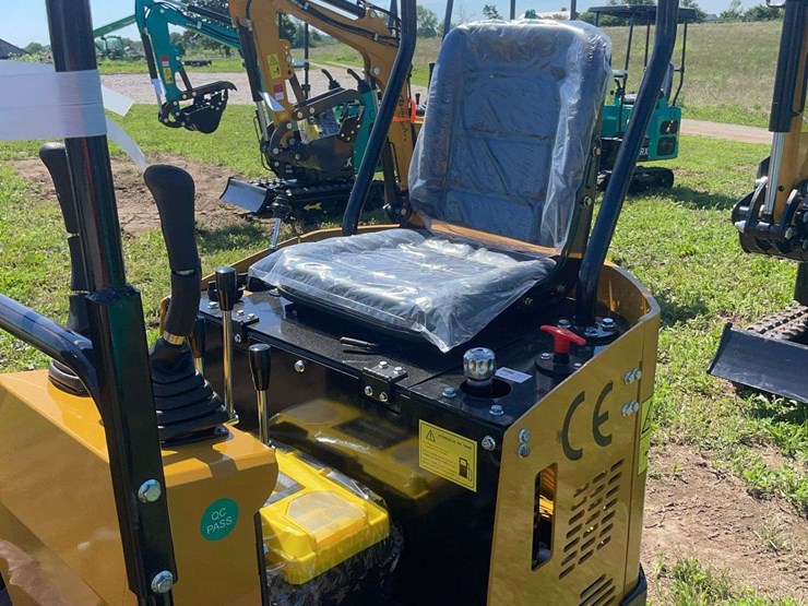 h13r-mini-excavator-image-3