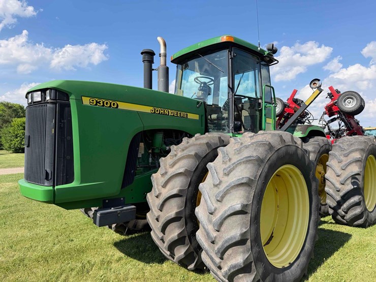 john-deere-9300-image-1