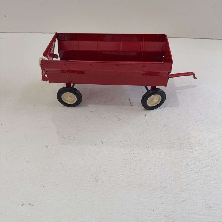 ERTL red barge wagon, die-cast metal, 1/16 scale