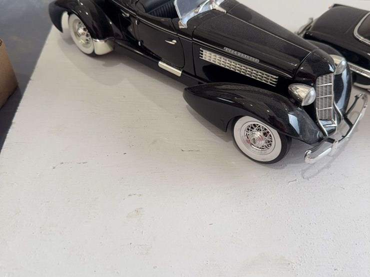 2-radio-model-cars,-2-classic-model-cars-image-2