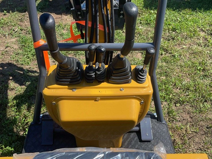 mx12r-mini-excavator-image-8