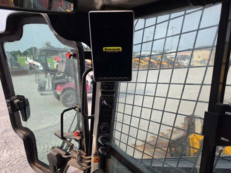 2021-new-holland-c362-image-11