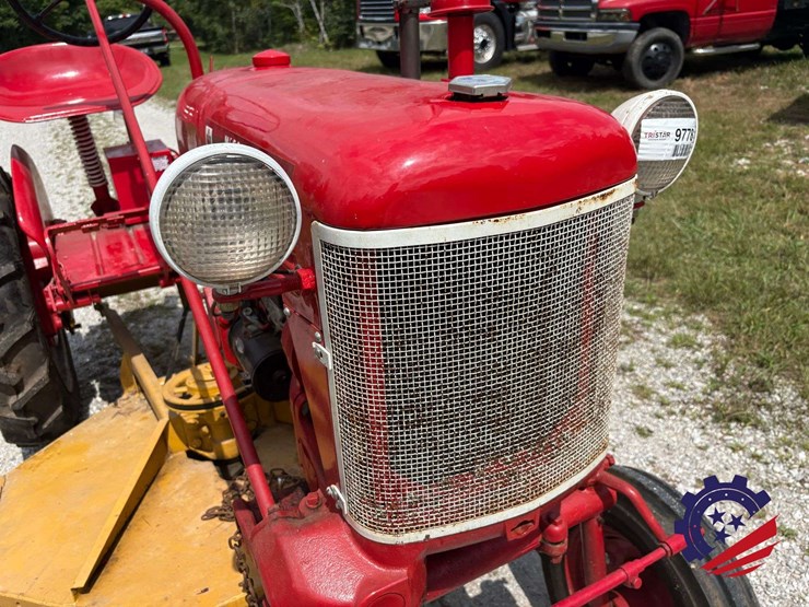 mccormick-farmall-cub-farm-tractor-image-19