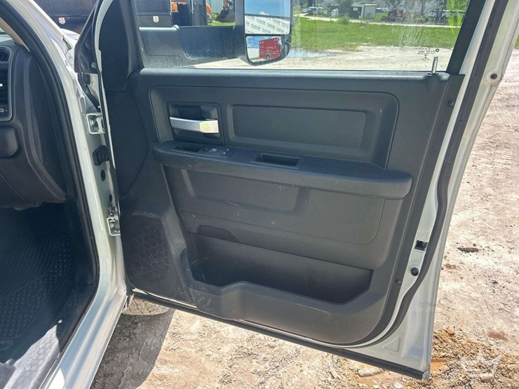 2019-dodge-2500-image-34