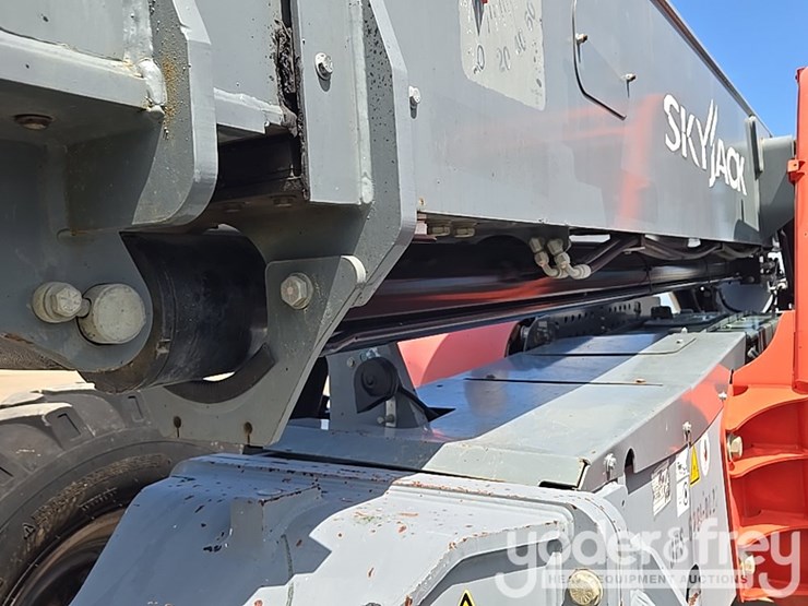 2017-skyjack-sj1056th-image-18