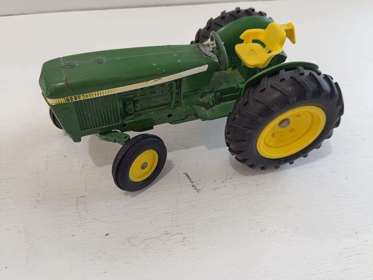 ertl-john-deere-tractor,-die-cast-metal,-1/16-sale-image-3