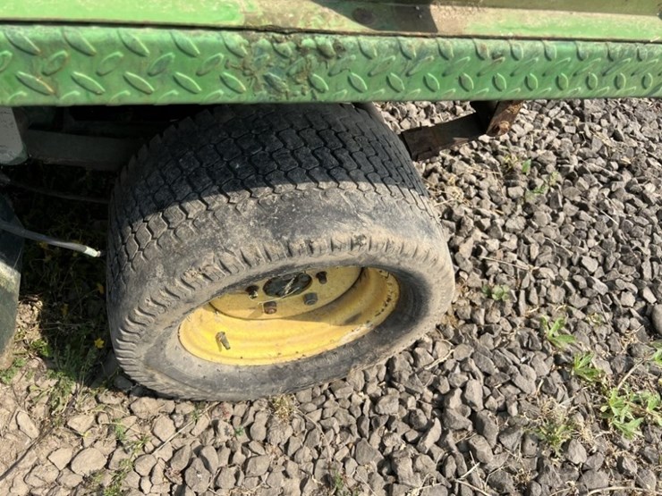 2020-john-deere-gator-image-19
