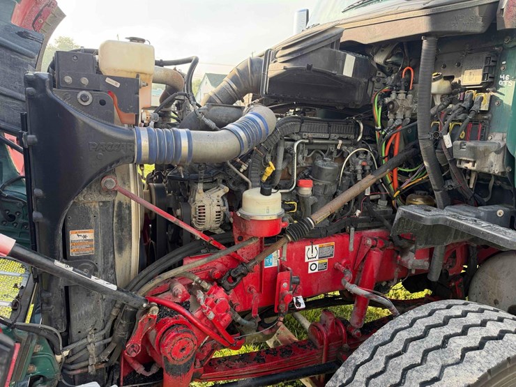 2016-peterbilt-567-image-21