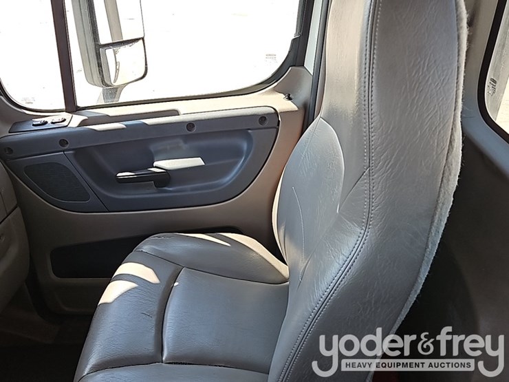 2019-freightliner-cascadia-125-image-22