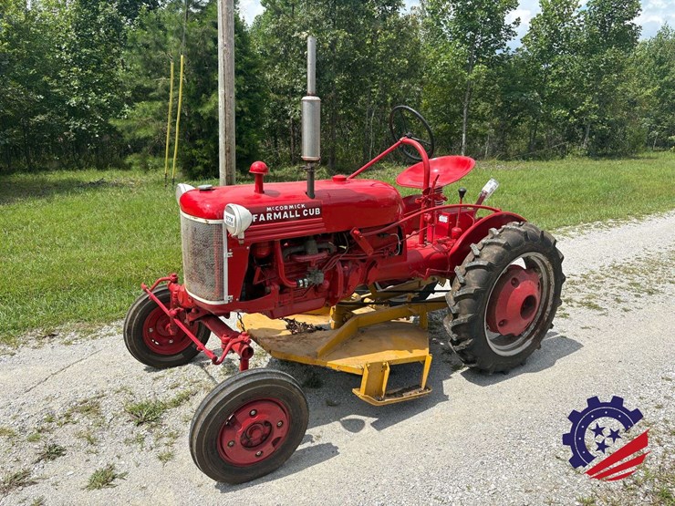 mccormick-farmall-cub-farm-tractor-image-1