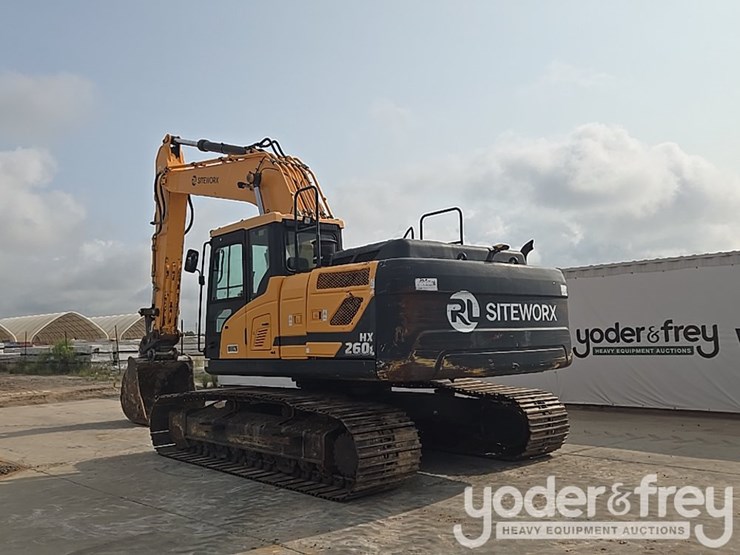 2018-hyundai-hx260l-image-3