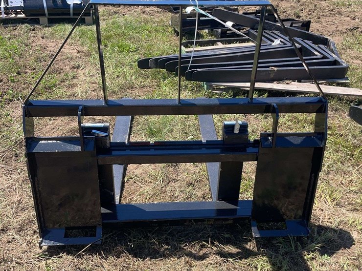 agt-skid-steer-pallet-forks.-image-2