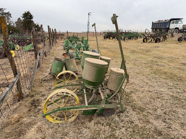 john-deere-two-row-planter-image-6