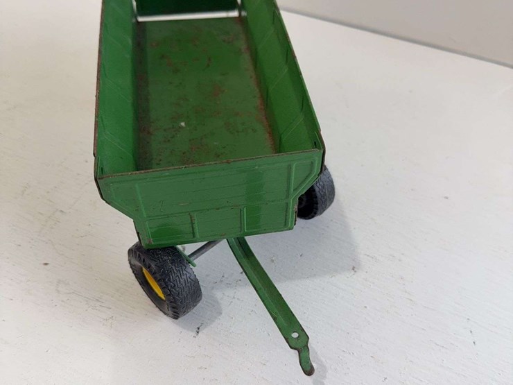 ertl-john-deere-barge-wagon,-die-cast-metal,-1/16-scale-image-3