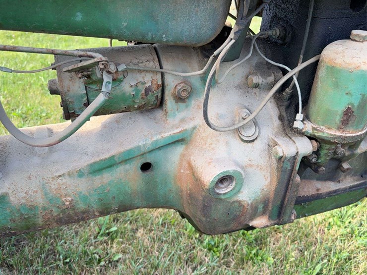 john-deere-330-image-24