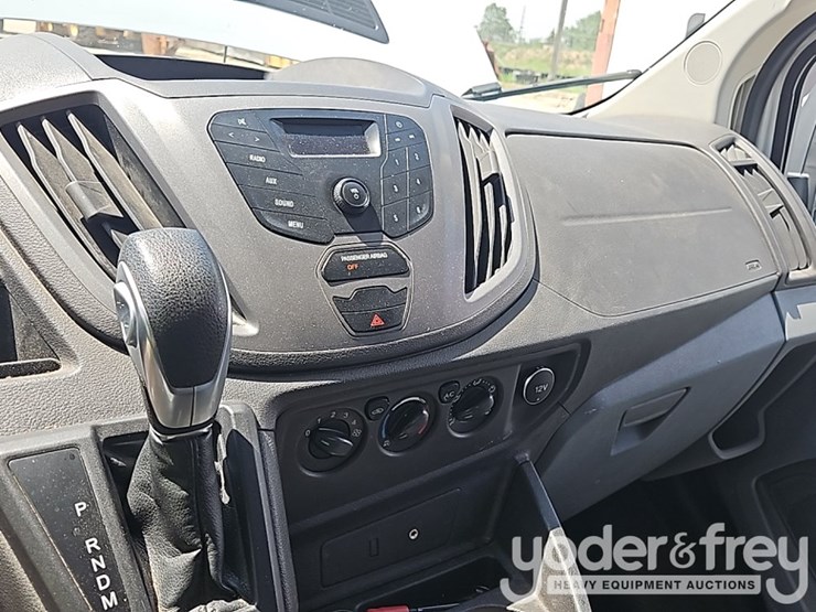 2015-ford-transit-image-35
