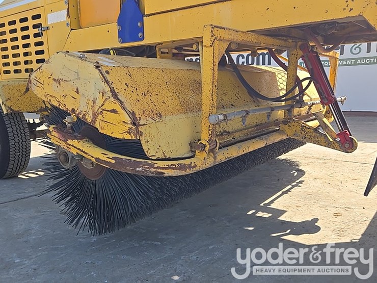 2016-superior-broom-dt80-image-17