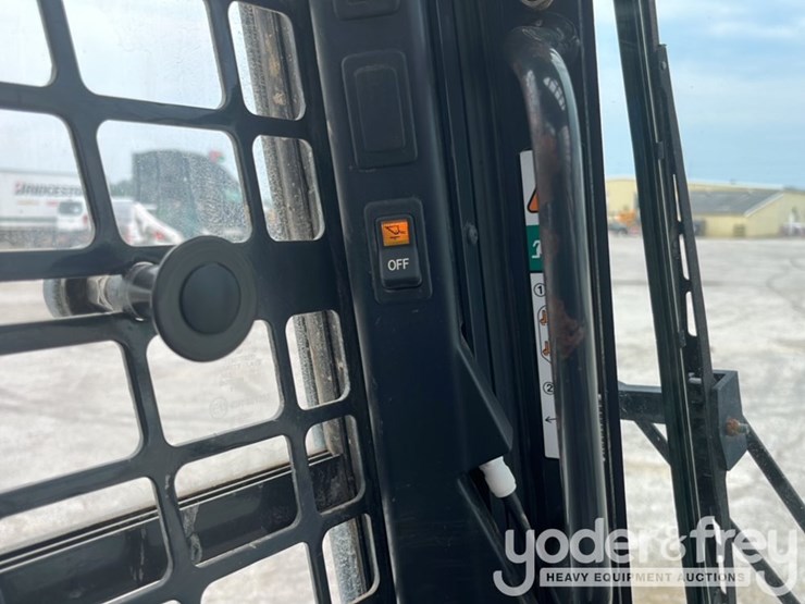 2022-bobcat-t870-image-33