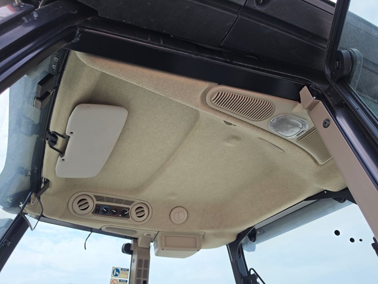 2019-john-deere-5100e-image-23