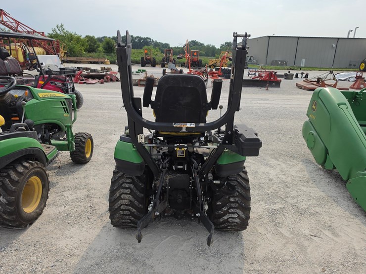 2015-john-deere-1025r-image-12