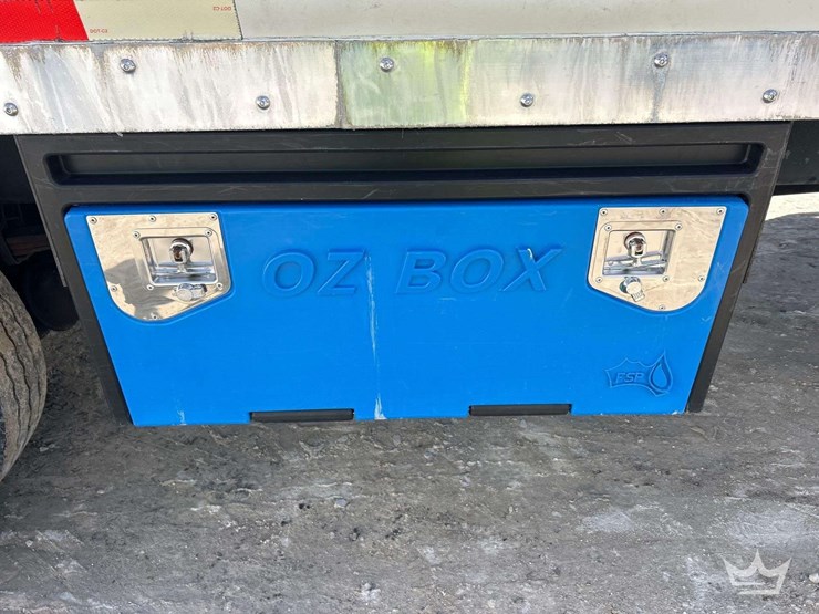 2016-freightliner-m2-106-image-22