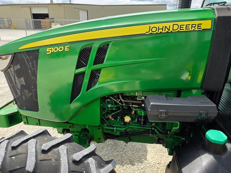 2016-john-deere-5100e-image-18