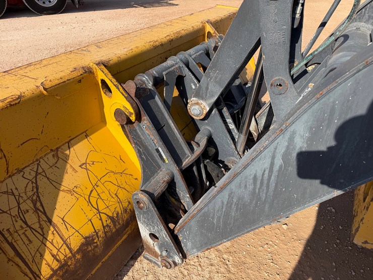 2019-deere-310sl-image-16