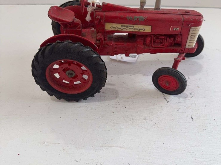 ertl-mccormick-farmall-350,-die-cast-metal,-1/16-scale-image-1