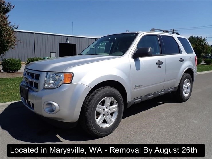 2010-ford-escape-image-1