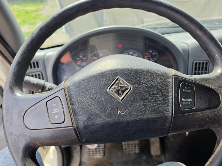 2002-international-durastar-4300-image-122